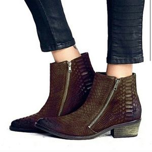 Free People Crossings Ankle Boot Pointed toe boot